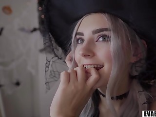 Порно с Eva Elfie в костюме ведьми на хэллуин